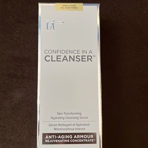 IT Confidence in a Cleanser NIB